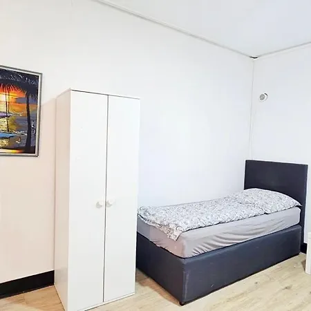 Maxrooms Boardinghouse In Koeln-marsdorf * Köln