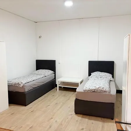 Daire Maxrooms Boardinghouse In Koeln-marsdorf *