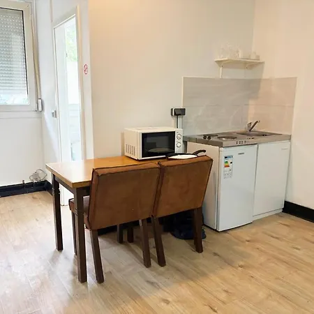 Maxrooms Boardinghouse In Koeln-marsdorf Daire Köln