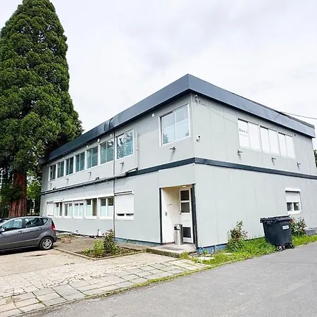 Daire Maxrooms Boardinghouse In Koeln-marsdorf Köln